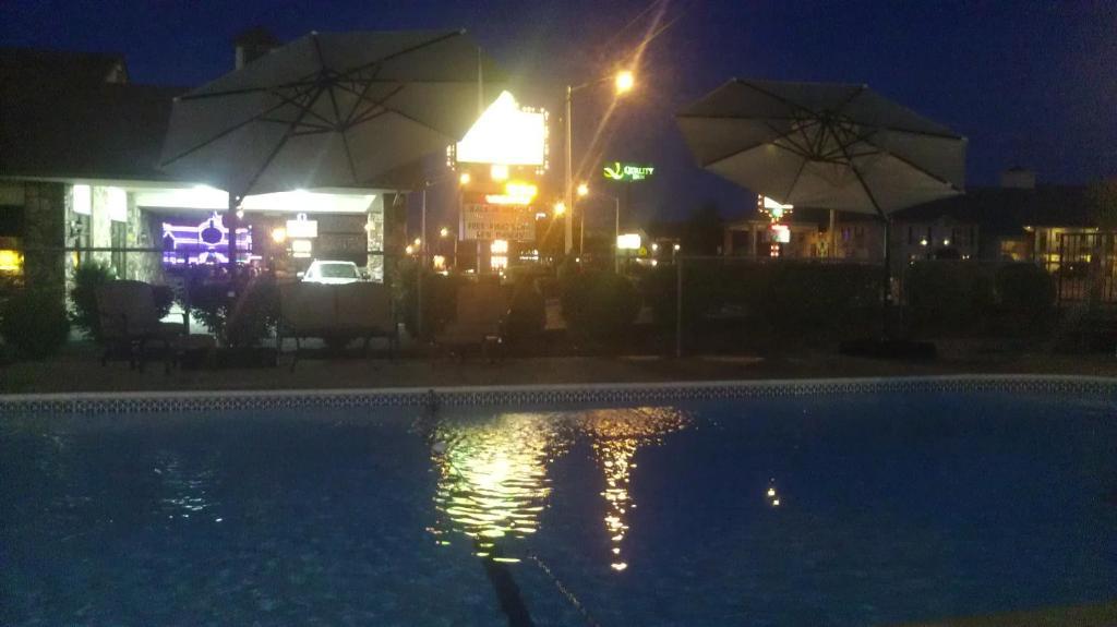 בראנסון Almost Home Lodge מראה חיצוני תמונה